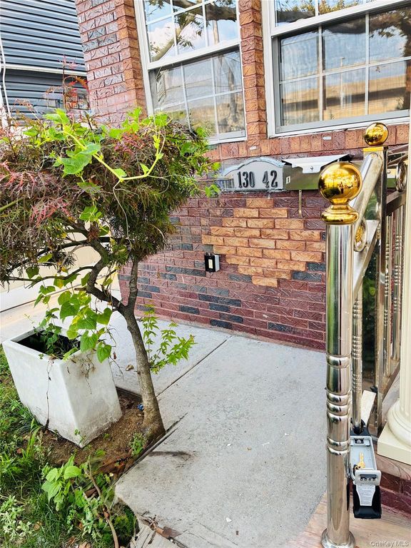130-42 vanwyck exp, South Ozone Park, NY 11420 — photo 4