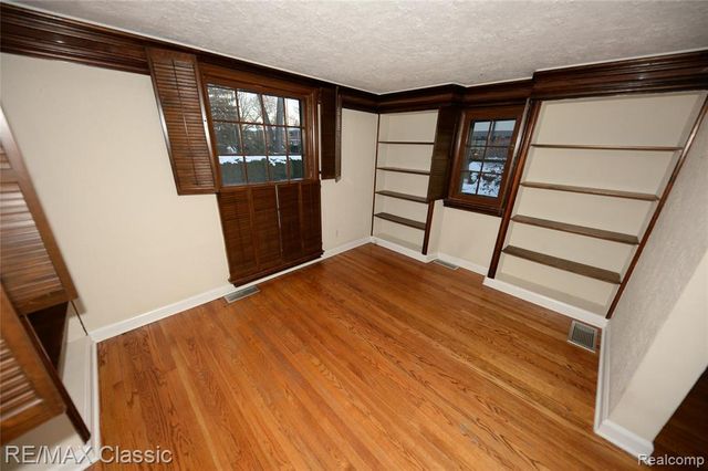 1060 Wimbleton Drive, Birmingham, MI 48009