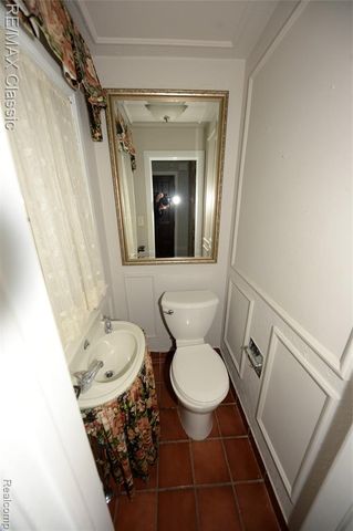 1060 Wimbleton Drive, Birmingham, MI 48009