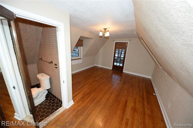 1060 Wimbleton Drive, Birmingham, MI 48009