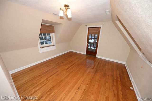 1060 Wimbleton Drive, Birmingham, MI 48009