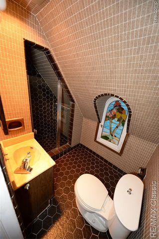 1060 Wimbleton Drive, Birmingham, MI 48009