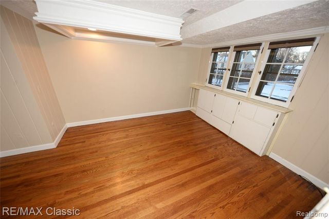 1060 Wimbleton Drive, Birmingham, MI 48009