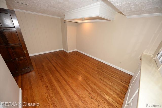 1060 Wimbleton Drive, Birmingham, MI 48009