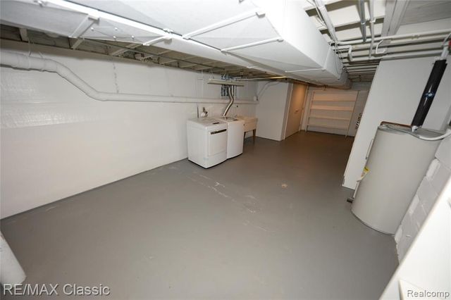 1060 Wimbleton Drive, Birmingham, MI 48009