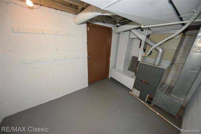 1060 Wimbleton Drive, Birmingham, MI 48009