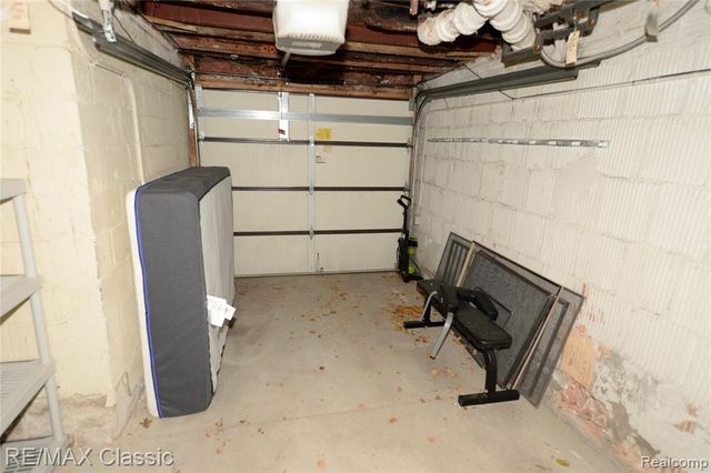 1060 Wimbleton Drive, Birmingham, MI 48009