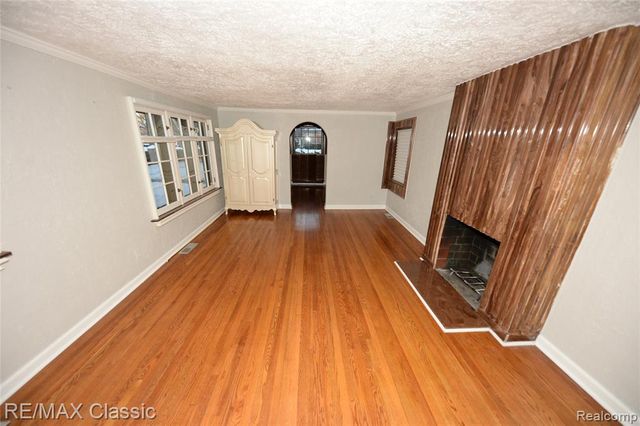 1060 Wimbleton Drive, Birmingham, MI 48009