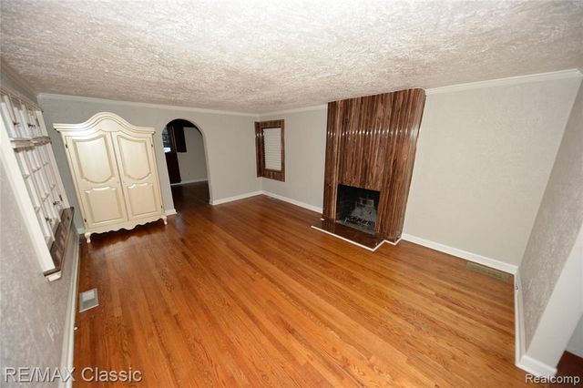 1060 Wimbleton Drive, Birmingham, MI 48009