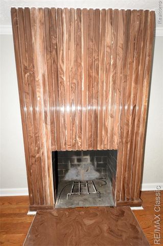 1060 Wimbleton Drive, Birmingham, MI 48009