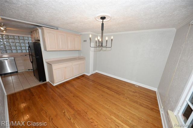 1060 Wimbleton Drive, Birmingham, MI 48009