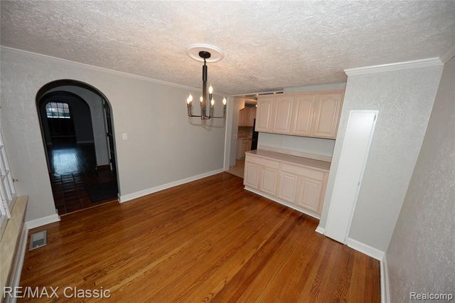 1060 Wimbleton Drive, Birmingham, MI 48009