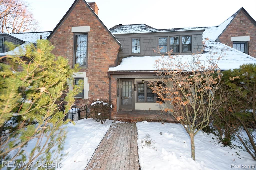 1060 Wimbleton Drive, Birmingham, MI 48009