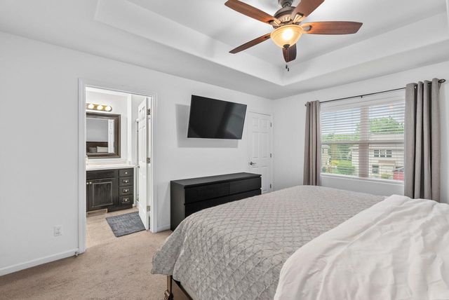21651 N Weather Edge CIRCLE, Lannon, WI 53046