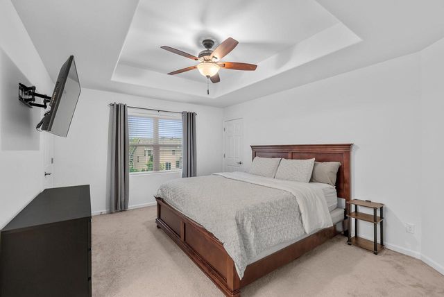 21651 N Weather Edge CIRCLE, Lannon, WI 53046