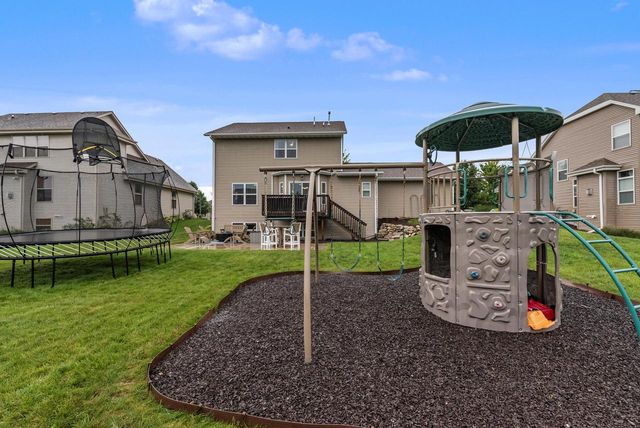 21651 N Weather Edge CIRCLE, Lannon, WI 53046