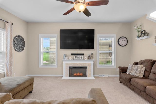 21651 N Weather Edge CIRCLE, Lannon, WI 53046