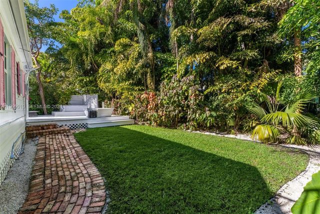 3951 Park Dr, Miami, FL 33133