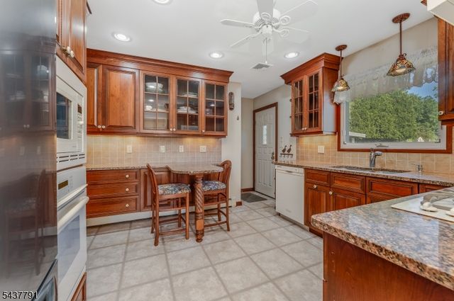 24 Hardscrabble Hill Rd, Raritan Twp., NJ 08822