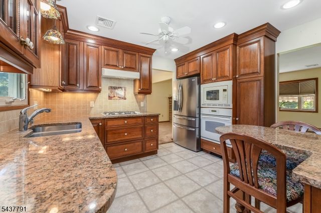 24 Hardscrabble Hill Rd, Raritan Twp., NJ 08822
