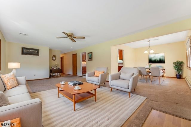 24 Hardscrabble Hill Rd, Raritan Twp., NJ 08822