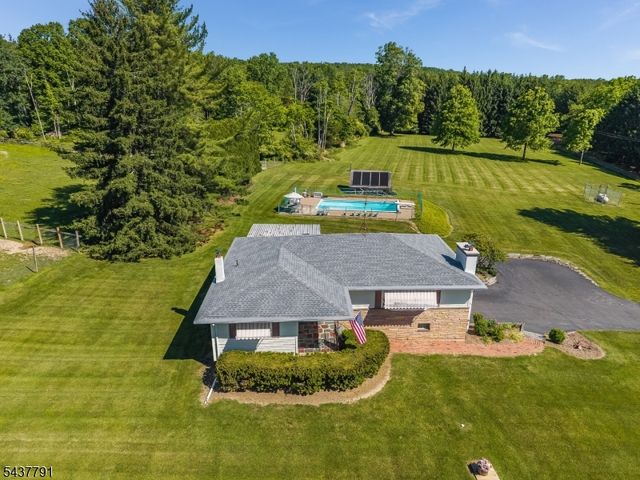 24 Hardscrabble Hill Rd, Raritan Twp., NJ 08822