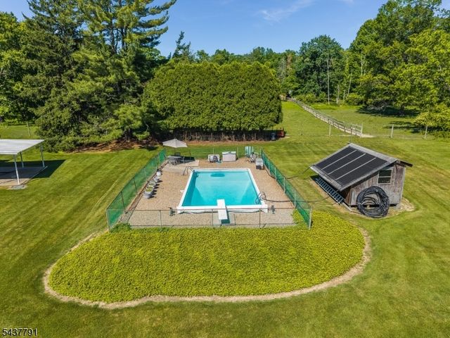 24 Hardscrabble Hill Rd, Raritan Twp., NJ 08822