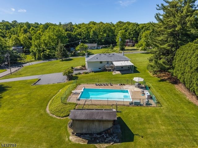 24 Hardscrabble Hill Rd, Raritan Twp., NJ 08822