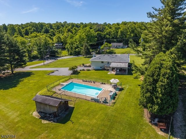 24 Hardscrabble Hill Rd, Raritan Twp., NJ 08822