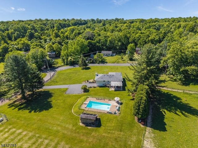 24 Hardscrabble Hill Rd, Raritan Twp., NJ 08822