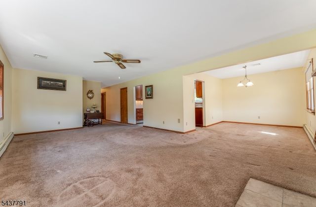 24 Hardscrabble Hill Rd, Raritan Twp., NJ 08822
