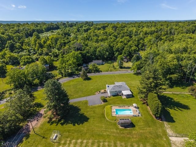 24 Hardscrabble Hill Rd, Raritan Twp., NJ 08822