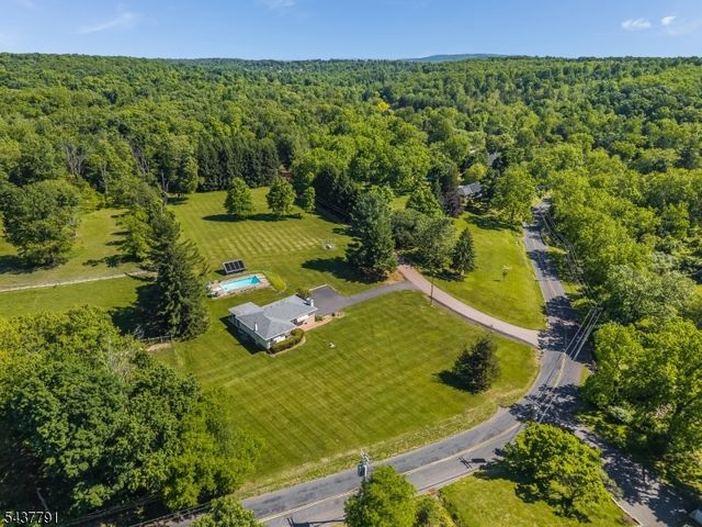 24 Hardscrabble Hill Rd, Raritan Twp., NJ 08822