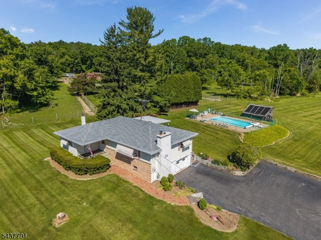 24 Hardscrabble Hill Rd, Raritan Twp., NJ 08822