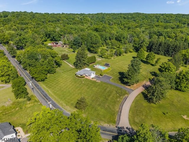 24 Hardscrabble Hill Rd, Raritan Twp., NJ 08822