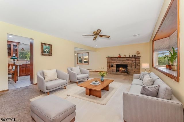 24 Hardscrabble Hill Rd, Raritan Twp., NJ 08822