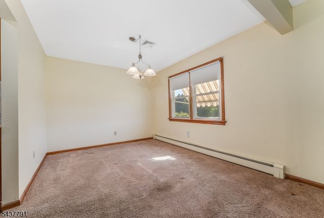 24 Hardscrabble Hill Rd, Raritan Twp., NJ 08822