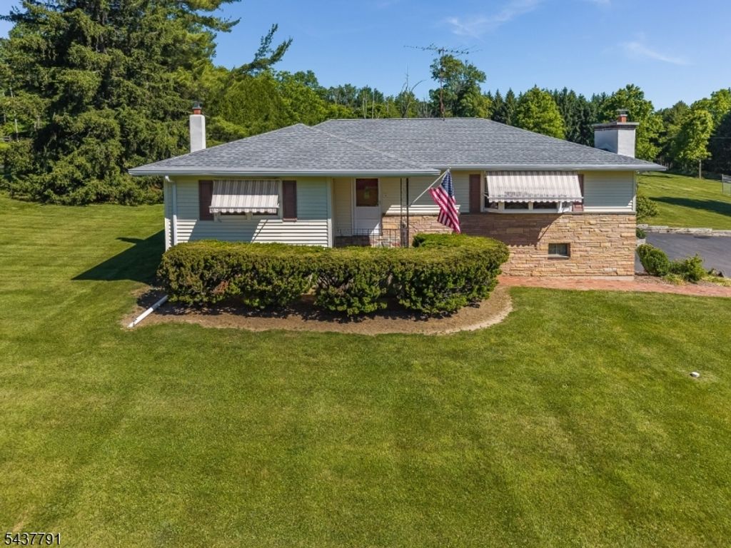 24 Hardscrabble Hill Rd, Raritan Twp., NJ 08822