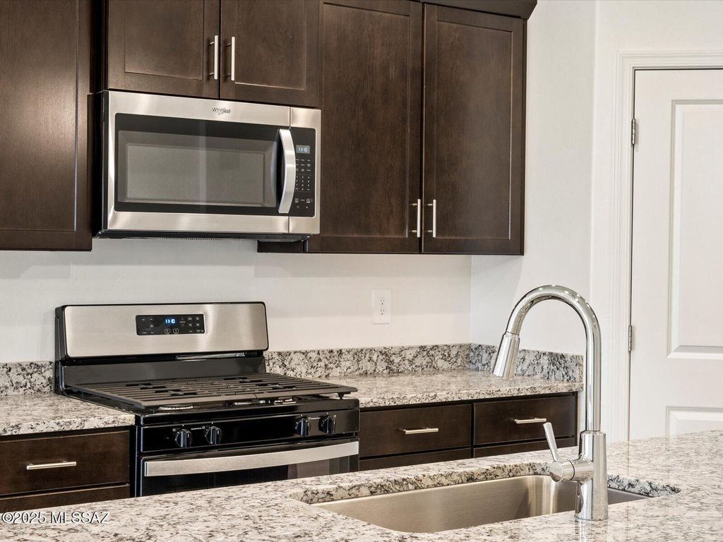 757 W Calle Cubeta, Sahuarita, AZ 85629