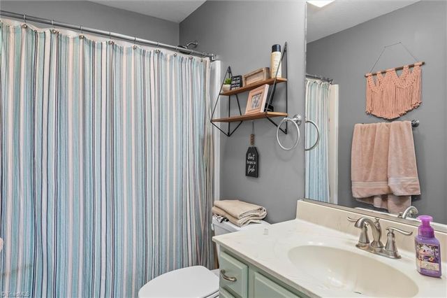 425 Airview Drive, Mount Airy, NC 27030