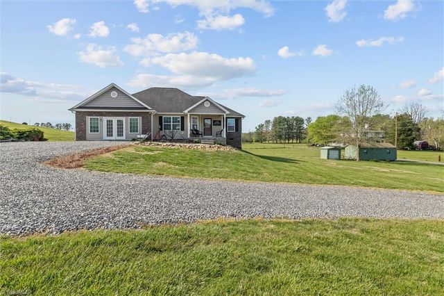 425 Airview Drive, Mount Airy, NC 27030