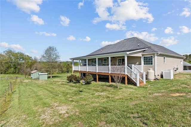 425 Airview Drive, Mount Airy, NC 27030
