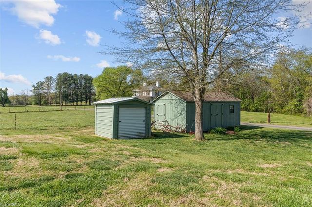 425 Airview Drive, Mount Airy, NC 27030