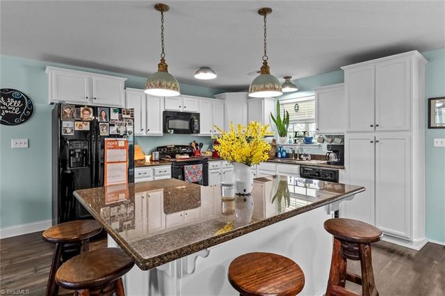 425 Airview Drive, Mount Airy, NC 27030