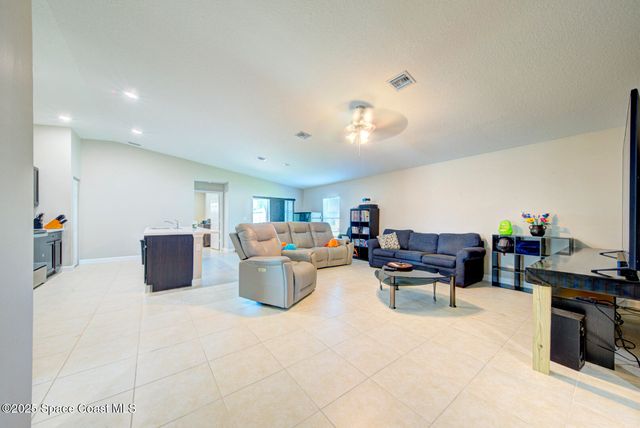 318 Silver Frost Street SE, Palm Bay, FL 32909