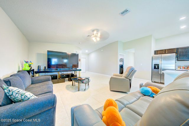 318 Silver Frost Street SE, Palm Bay, FL 32909