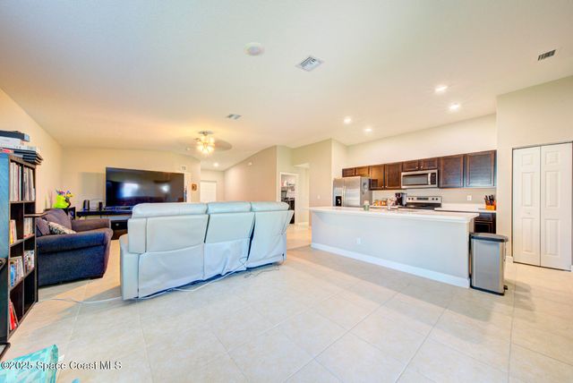 318 Silver Frost Street SE, Palm Bay, FL 32909