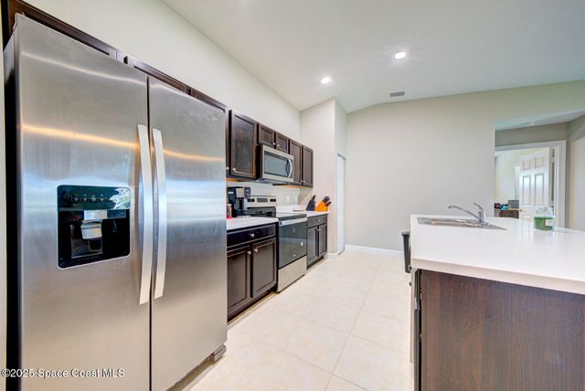 318 Silver Frost Street SE, Palm Bay, FL 32909