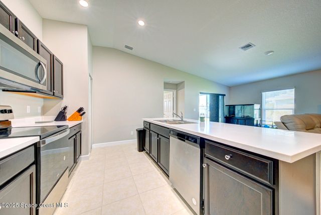 318 Silver Frost Street SE, Palm Bay, FL 32909