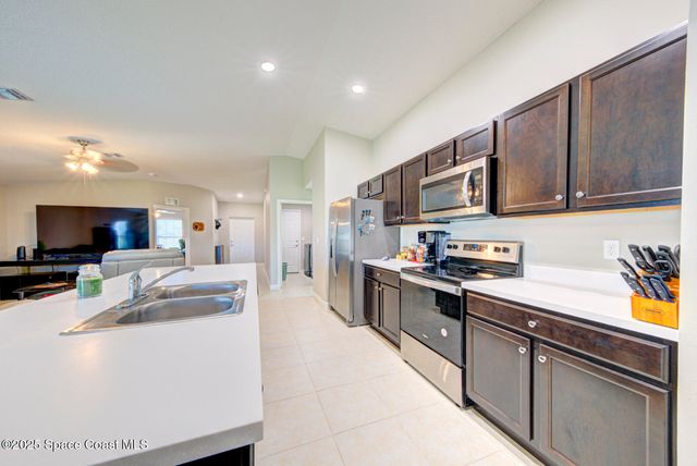 318 Silver Frost Street SE, Palm Bay, FL 32909